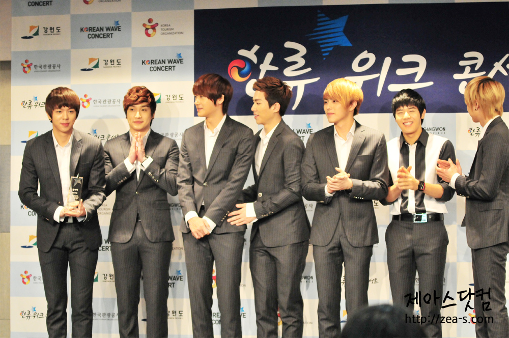 [CONF] [2011.11.28] K-pop concert press conference 121F8C414ED34354226384