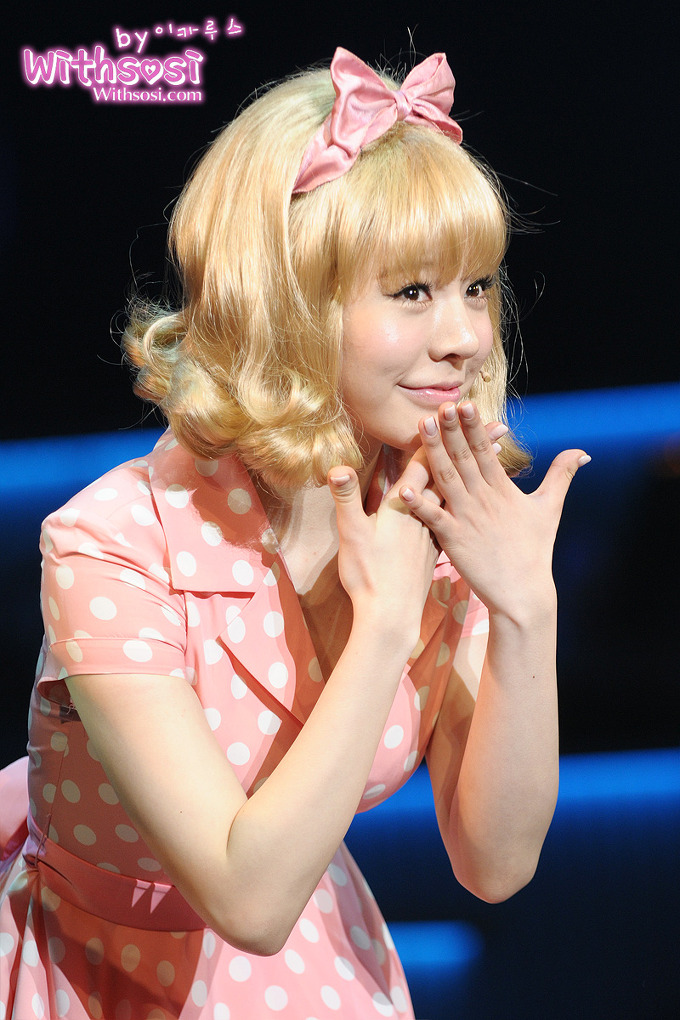 [OTHER][12-06-2012]Selca mới nhất của Sunny và Park Kwang Hyun tại hậu trường "Catch Me If You Can"  - Page 4 12419B404F7737803601E4