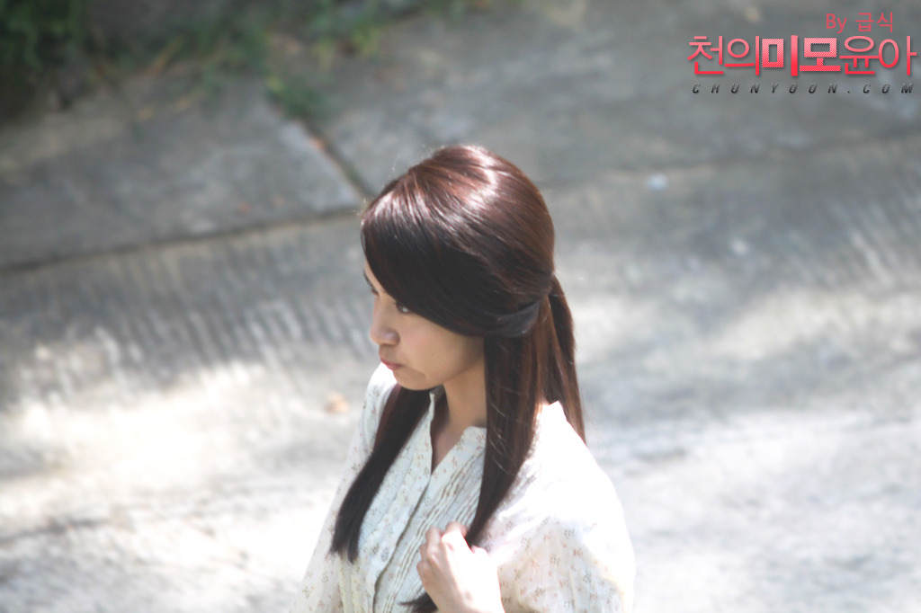 [OTHER][31-12-2011]YoonA tại trường quay của bộ phim " Love Rain " - Page 20 135E6A3F4F7B1C4519F8C3