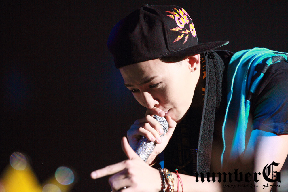 [PhoHD] ALIVE Tour 2012 ở Hồng Kông (8-9-10/12/2012) - Page 2 153E954E50CF9475328583