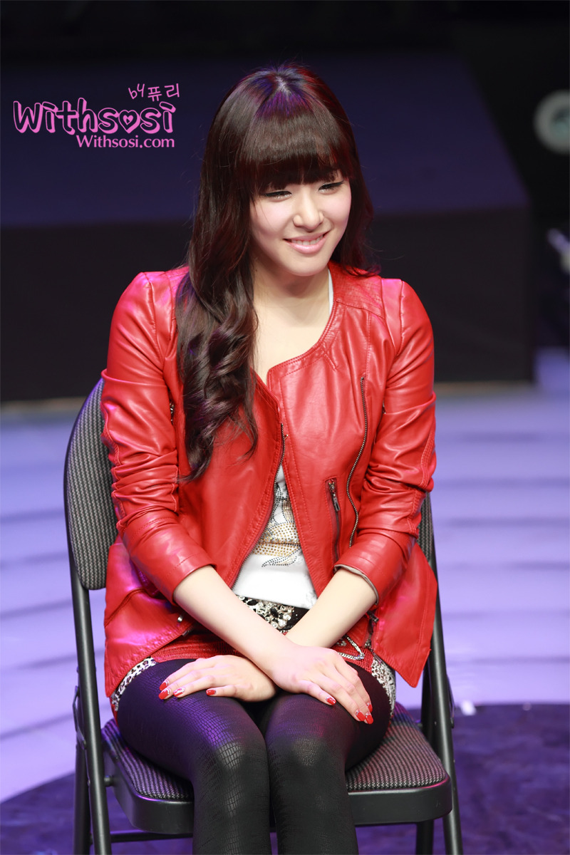 [PIC][23-01-2012]HÌNH ẢNH CỦA TIFFANY TRONG VỞ "FAME"  - Page 2 161882434EBA811948D589