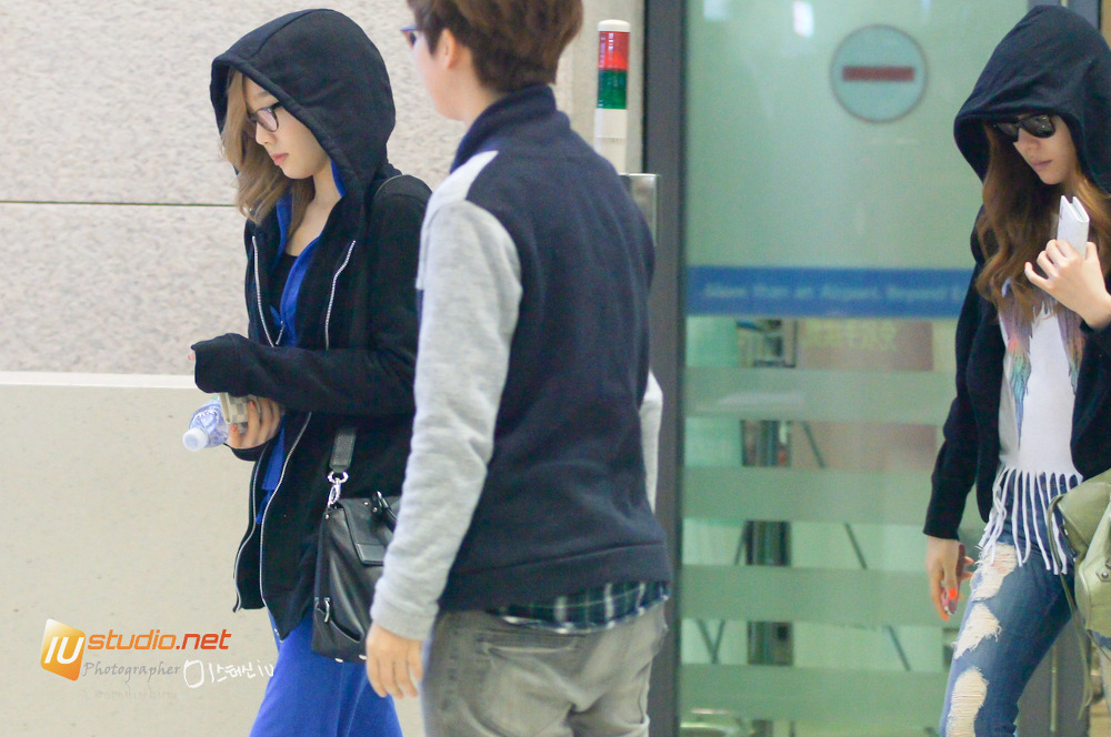 [PRESS][7- 4- 2012] Taeyeon & Tiffany || Incheon Airport  183725434F811238151F76