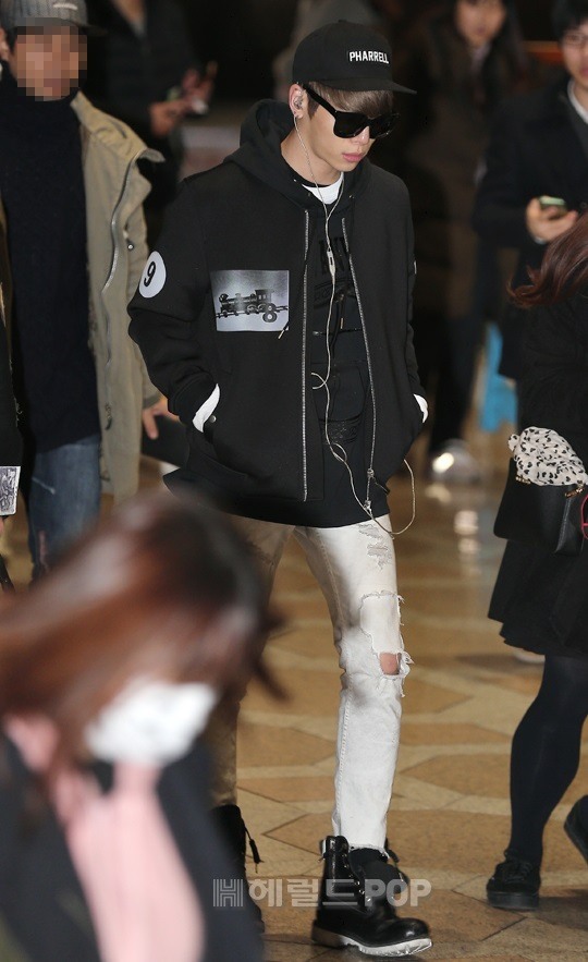 160110 Jonghyun @ Aeropuertos de Gimpo y Haneda {Rumbo a Japón} 210D9D3A5691E8280DC074