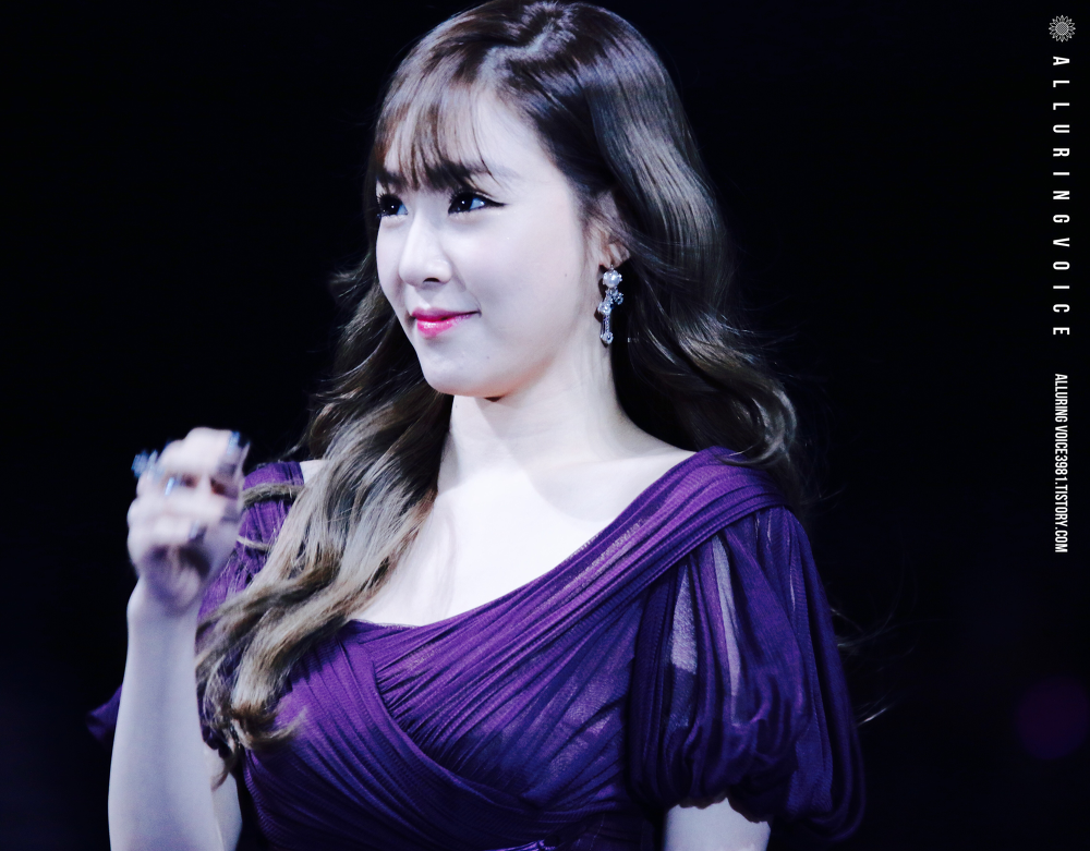 [PIC][02-12-2014]Tiffany khởi hành đi Hồng Kông để tham dự "2014 Mnet Asian Music Awards" vào tối nay - Page 5 2162884D56D5546B0B3BBC