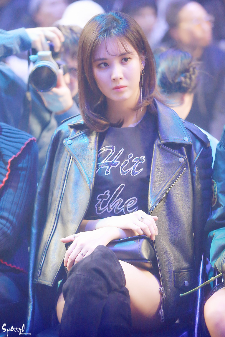 [PIC][21-10-2016]SeoHyun tham dự sự kiện ra mắt BST Xuân - Hè của thương hiệu "SURREAL BUT NICE" trong khuôn khổ "2017 S/S HERA Seoul Fashion Week" vào hôm nay  2206D639580A350732C84E
