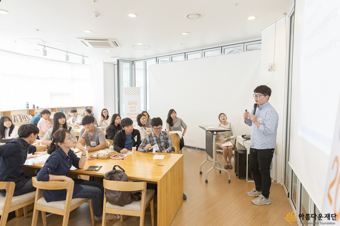 다달이 청소년인권공부모임과 청소년인권콘서트를 진행 중인 청기와