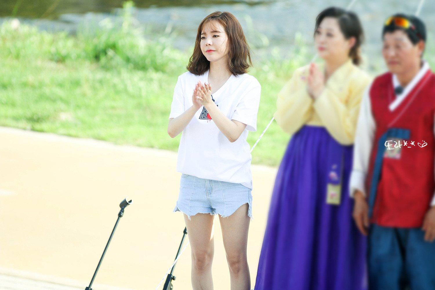 [PIC][16-05-2016]Sunny ghi hình cho chương trình "재래시장 살리자" của kênh JTBC tại Busan vào hôm nay - Page 12 22744D415950EEC439233A