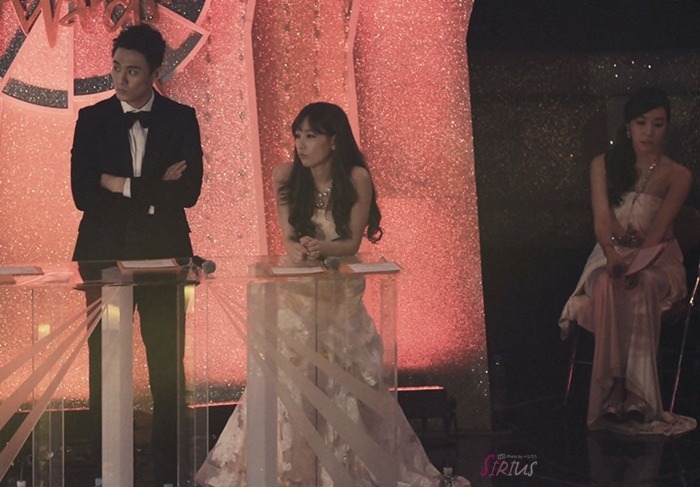 [PIC][16-01-2014]Hình ảnh từ "JTBC 28th Golden Disk Award" của MC TaeYeon và Tiffany vào tối nay + SNSD giành chiến thắng với 2 giải thưởng 232A294452D7F2AC14DEA6