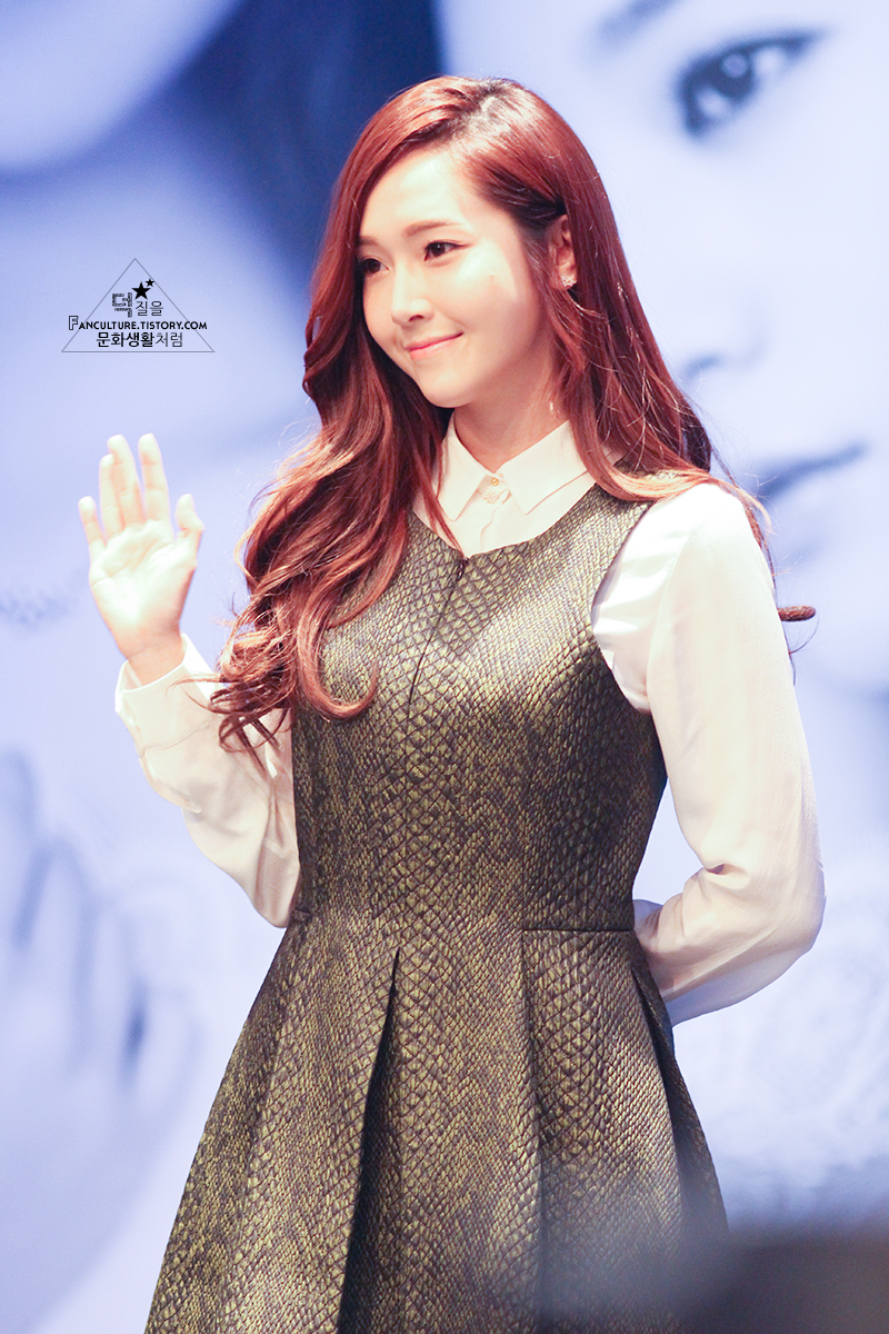 [PIC][01-12-2013]Jessica xuất hiện tại buổi fansign thứ 2 cho thương hiệu "STONEHENgE" vào trưa nay - Page 3 233B2F3E52C0394C07C741