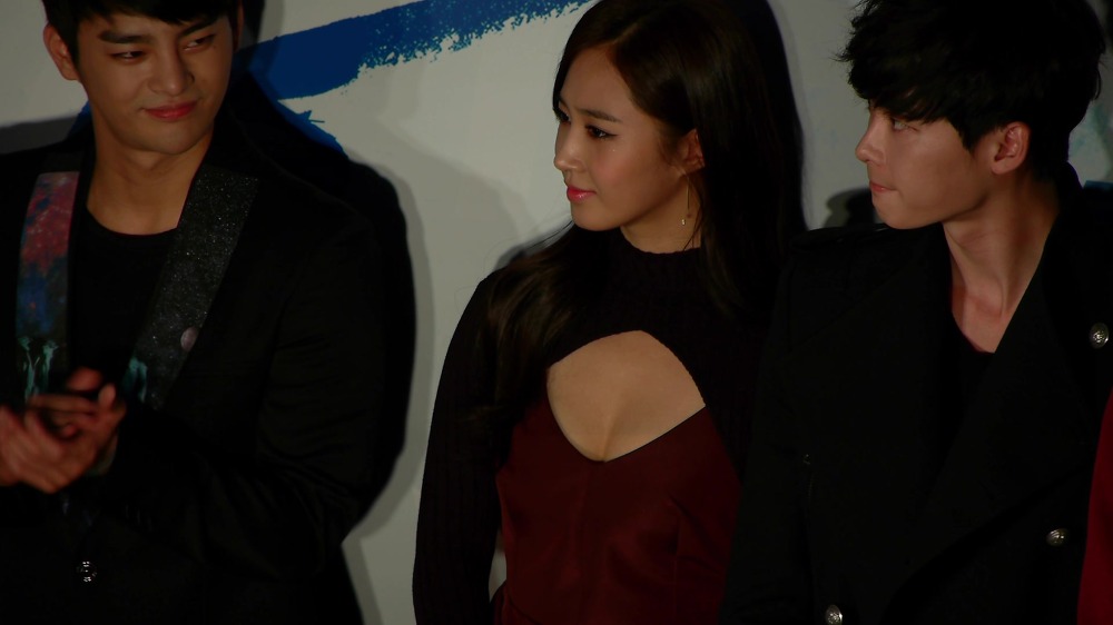 [PIC][25-10-2013]Yuri và dàn diễn viên "No Breathing" xuất hiện tại buổi công chiếu VIP vào tối nay + Tất cả các thành viên SNSD đến ủng hộ cho cô - Page 4 23721840526B85FA04F259