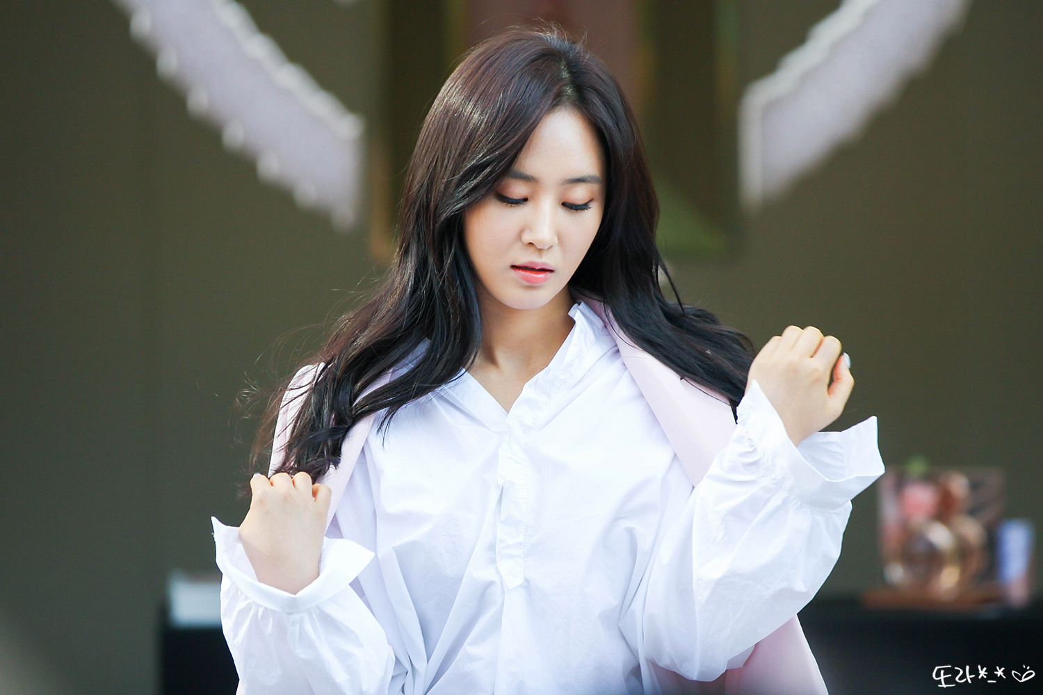 [PIC][09-10-2016]Yuri tham dự buổi Fansign thứ 2 cho thương hiệu nước hoa "BVLGARI Rose Goldea" tại Myeongdong Lotte Duty Free vào chiều nay - Page 4 2375DF505957A4BC012BC7