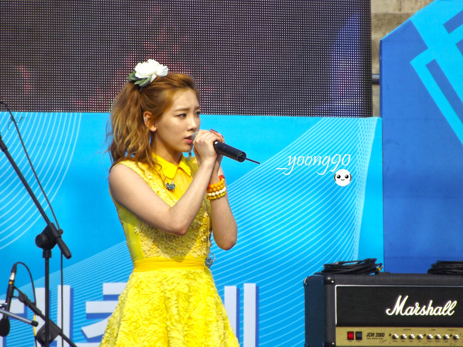 [PIC][25-05-2013]TaeTiSeo biểu diễn tại "Kyungbok Alumni Festival" ở trường THPT Kyungbok vào chiều nay - Page 9 2434584451E0CB8E1652E4