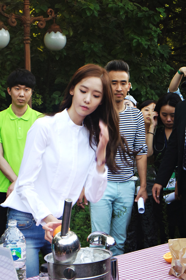 [PIC][27-09-2014]YoonA tham dự sự kiện “Innisfree PLAY GREEN Festival 2014” tại Seocho Culture & Arts Park vào chiều nay 2454AB4754273E7D076E82