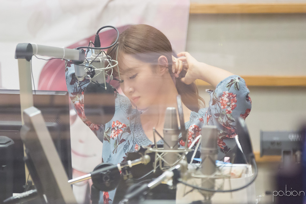 [PIC][23/24/25/26-06-2016] Yuri làm DJ đặc biệt cho "Radio KBS Cool FM Sukira" vào tối nay  - Page 3 2558434D577360F82E93AA