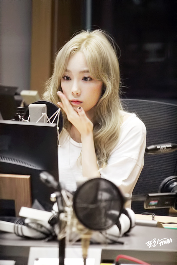 [OTHER][06-02-2015]Hình ảnh mới nhất từ DJ Sunny tại Radio MBC FM4U - "FM Date" - Page 31 26515E4D5645C748329033