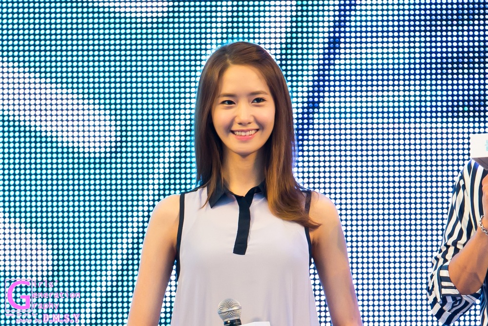 [PIC][29-07-2013]YoonA xuất hiện tại sự kiện SKT ở "Changwon Mechanical High School" cùng SHINee MinHo vào chiều nay  - Page 2 2659F044521D72401CC989