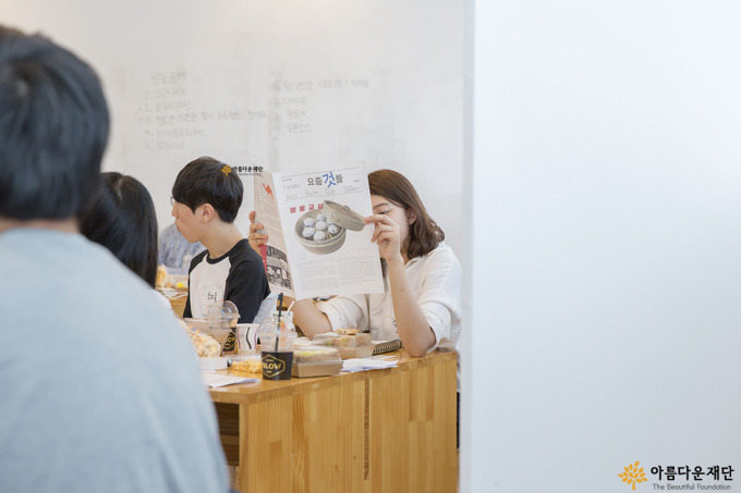 청소년이 직접 기획, 제작, 배포하는 독보적인 청소년신문 <요즘것들>