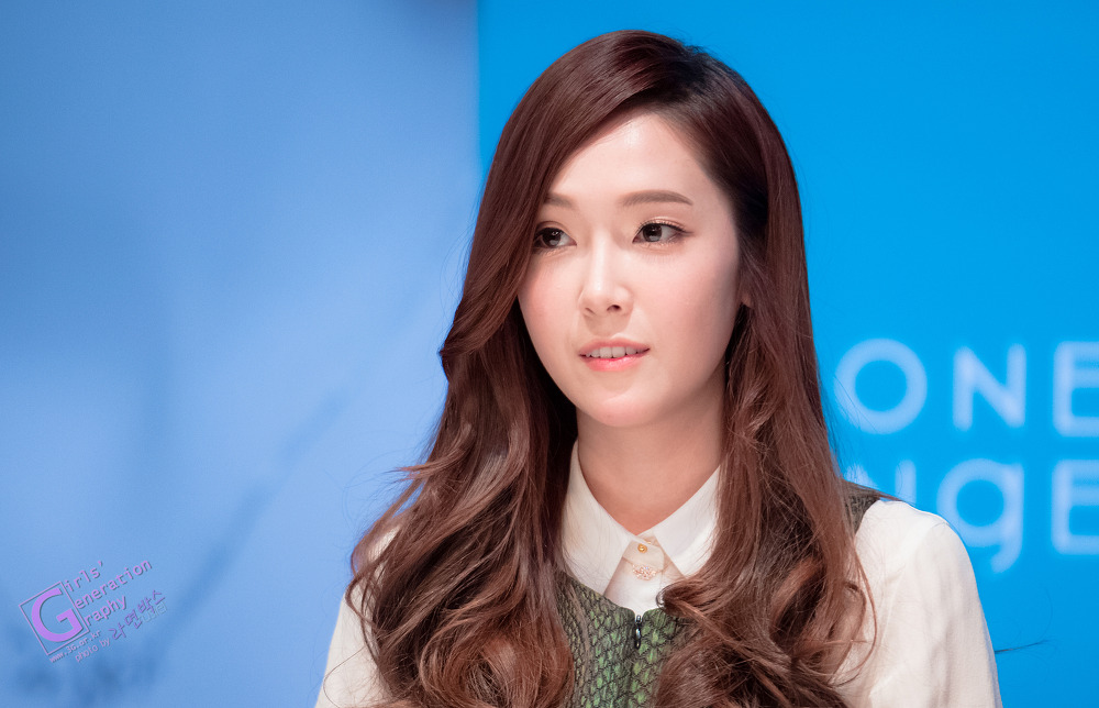 [PIC][01-12-2013]Jessica xuất hiện tại buổi fansign thứ 2 cho thương hiệu "STONEHENgE" vào trưa nay - Page 2 27030B50529DFD870F8583