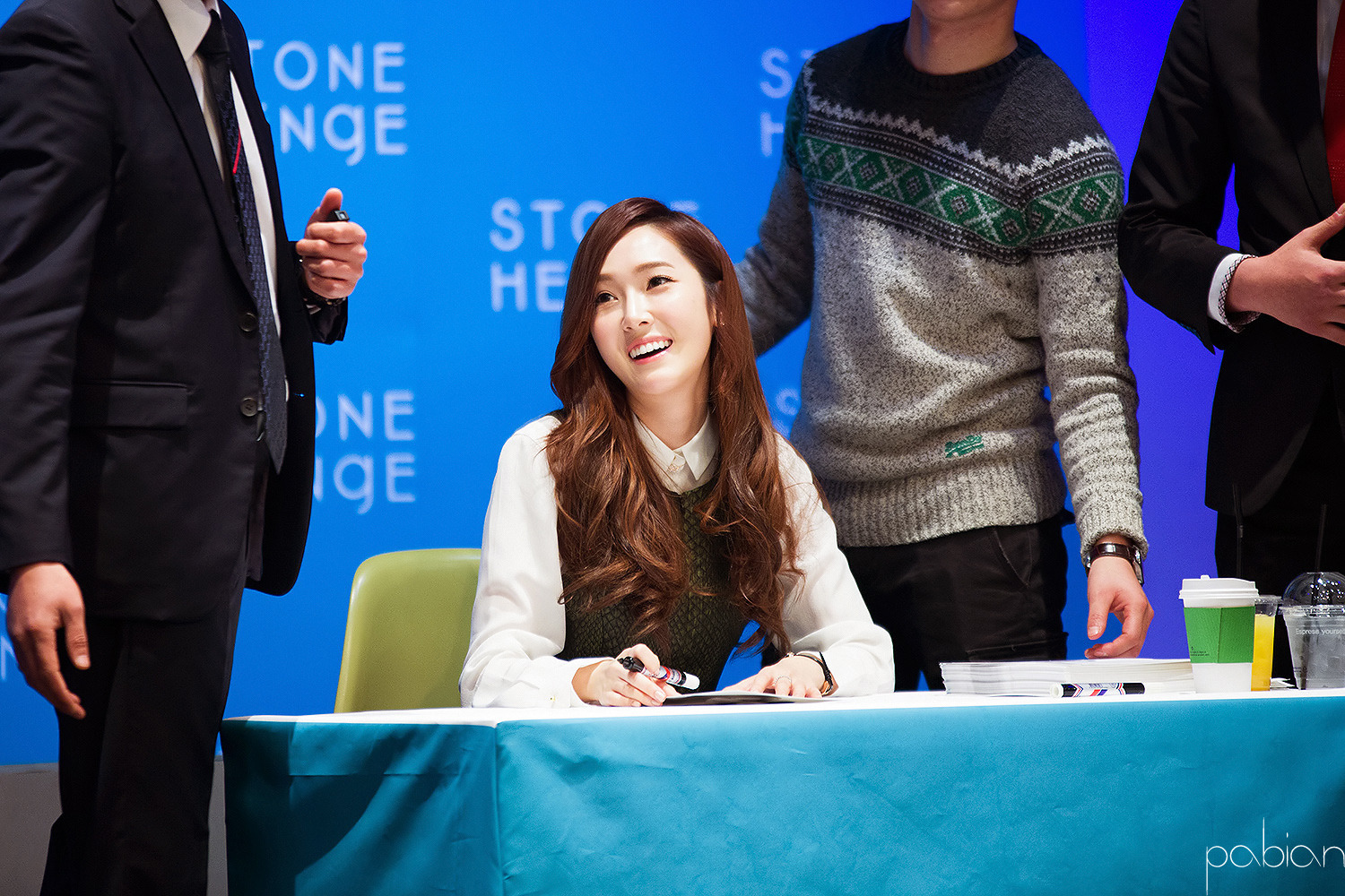 [PIC][01-12-2013]Jessica xuất hiện tại buổi fansign thứ 2 cho thương hiệu "STONEHENgE" vào trưa nay 2732B742529C19F5321765