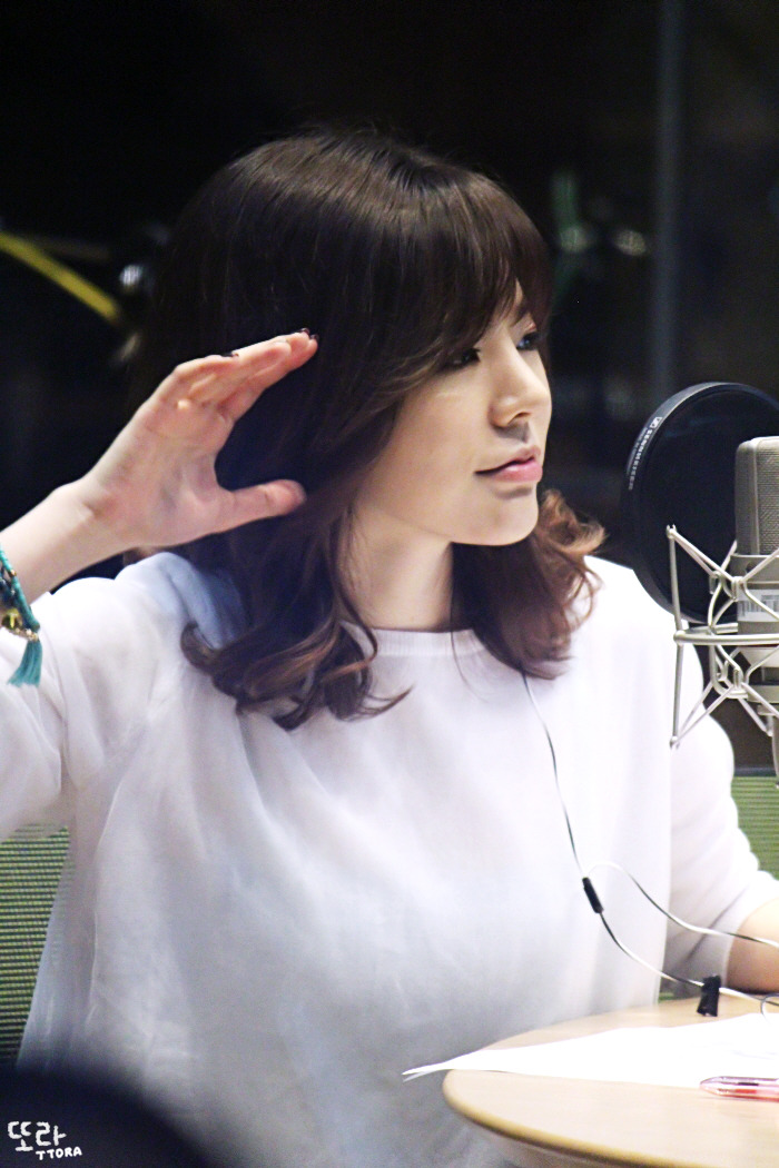 [OTHER][06-05-2014]Hình ảnh mới nhất từ DJ Sunny tại Radio MBC FM4U - "FM Date" - Page 15 277C6F48540008970E7562