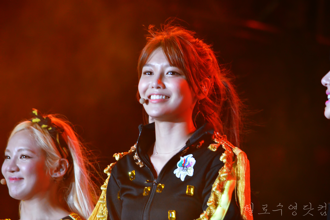 [PIC][29-03-2013]SNSD khởi hành đi Thái Lan để biểu diễn tại "Super Joint Concert" vào chiều nay - Page 10 03441446515942EB15E222