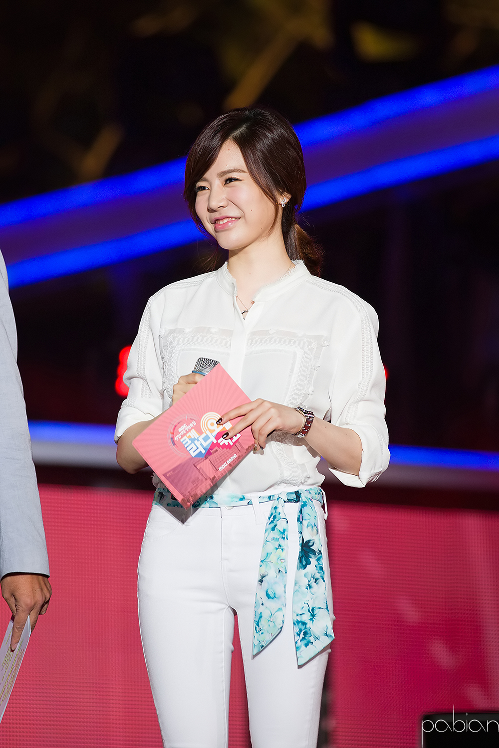 [PIC][04-09-2014]Sunny tham dự chương trình "Sangam MBC Radio" với tư cách là MC vào tối nay 21750E4B5409BD1F1E16B1