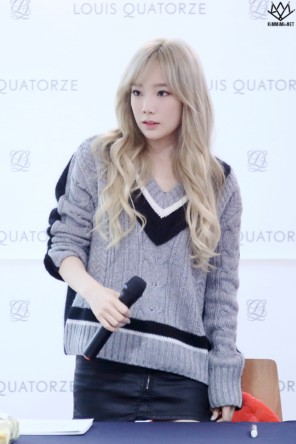 [PIC][27-11-2015]TaeTiSeo tham dự buổi Fansign cho thương hiệu "Louis Quartoze" tại Lotte Department Store Busan vào chiều nay - Page 6 225D6B3356A758DE33241D