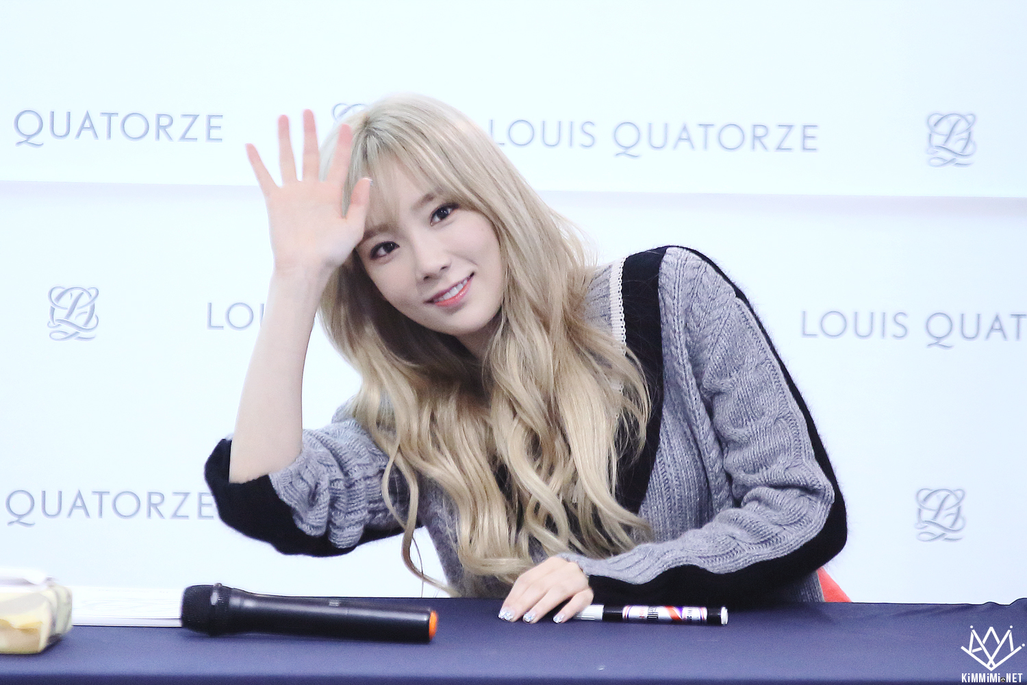 [PIC][27-11-2015]TaeTiSeo tham dự buổi Fansign cho thương hiệu "Louis Quartoze" tại Lotte Department Store Busan vào chiều nay - Page 6 230E323756A758D7057AF8