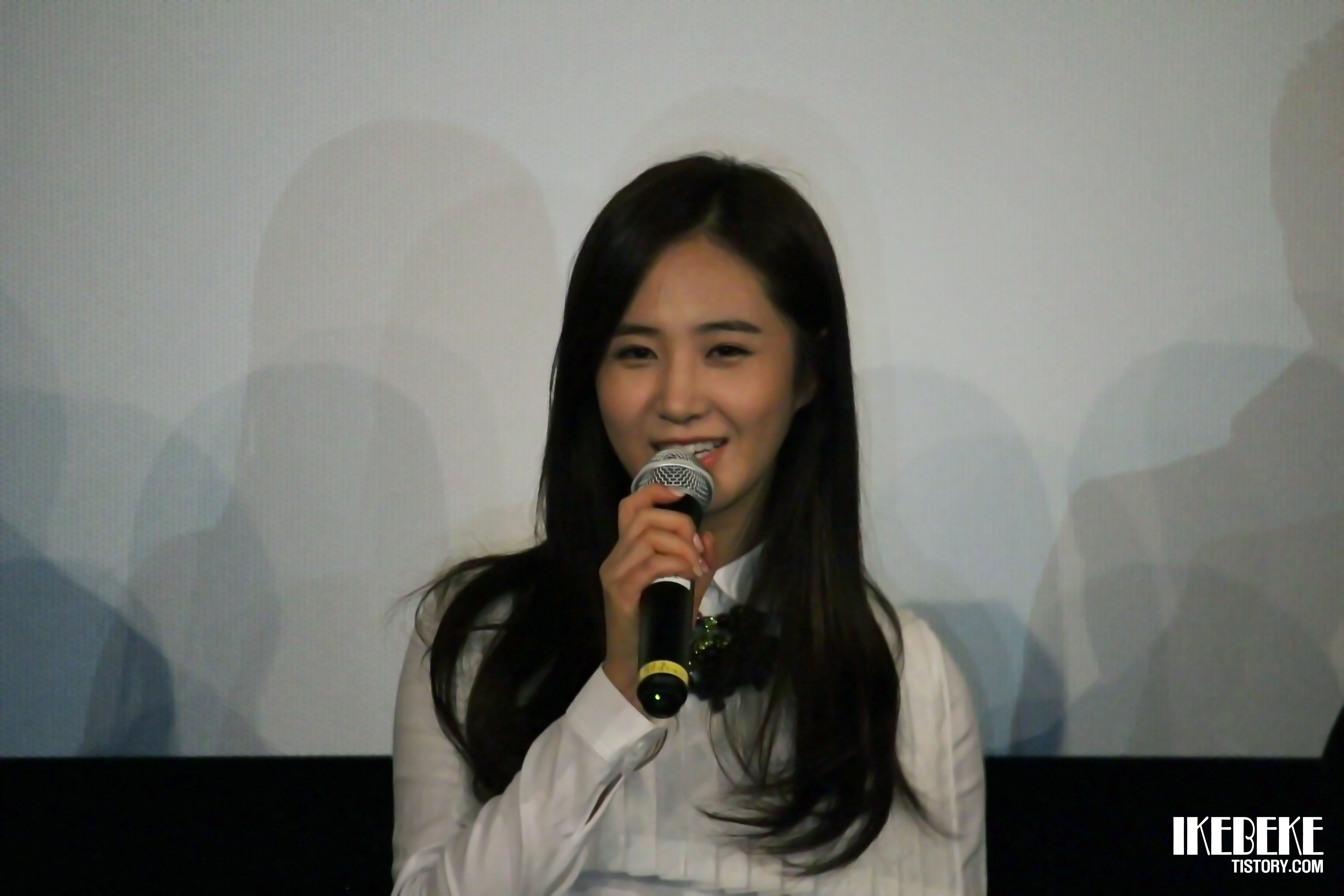 [PIC][07-11-2013]Yuri xuất hiện tại sự kiện "Lotte Cinema" Stage Greeting vào chiều nay + Selca của cô cùng các diễn viên khác 2540393A527D222905E677