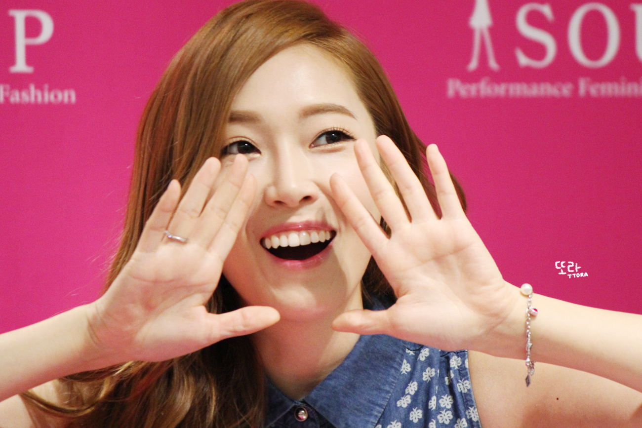 [PIC][14-06-2014]Jessica tham dự buổi fansign lần 2 cho thương hiệu "SOUP" vào trưa nay 2676F54853AA8CBE26FAED